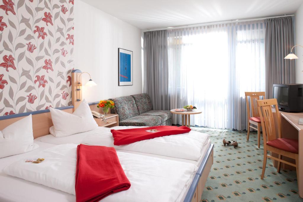 Behringers Freizeit - Und Tagungshotel Gössweinstein Esterno foto