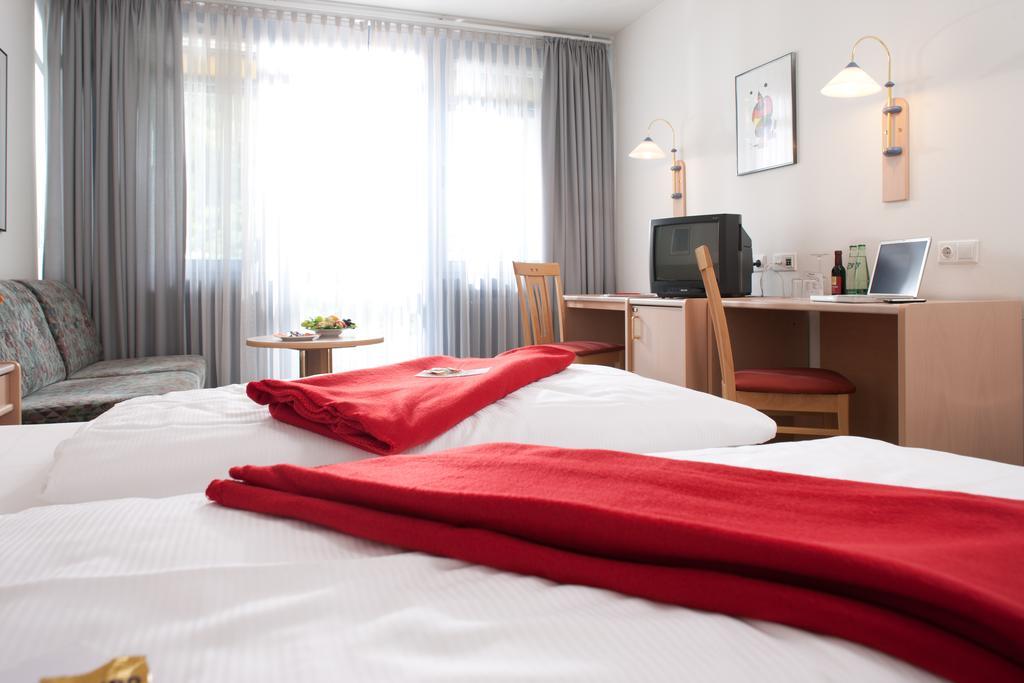 Behringers Freizeit - Und Tagungshotel Gössweinstein Esterno foto