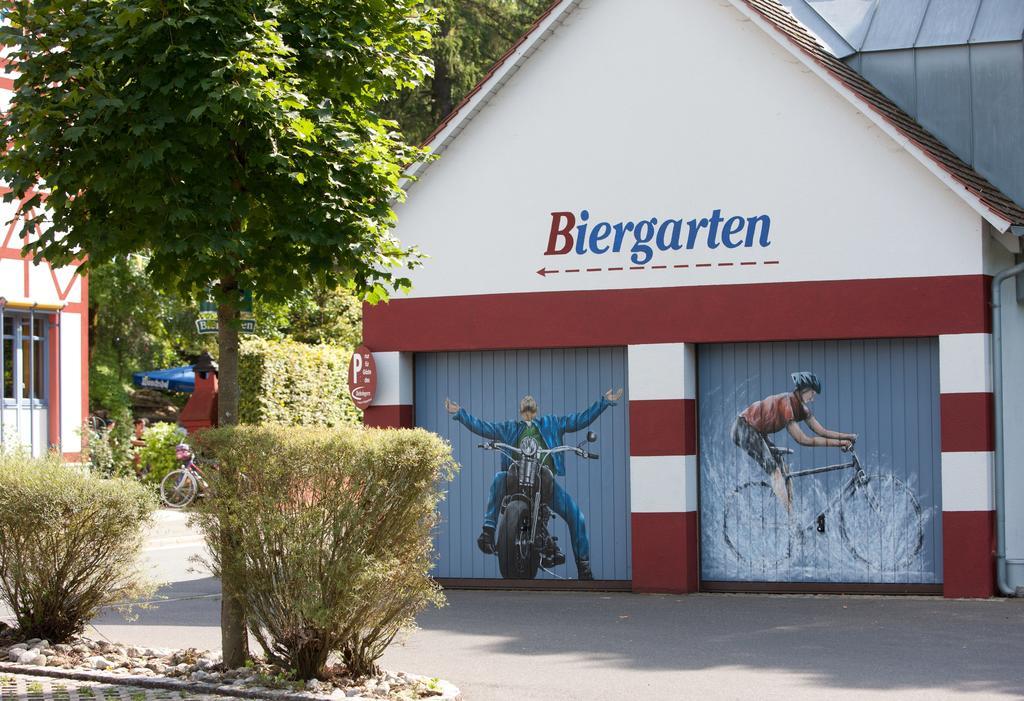 Behringers Freizeit - Und Tagungshotel Gössweinstein Esterno foto