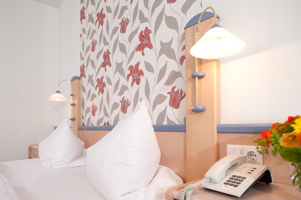 Behringers Freizeit - Und Tagungshotel Gössweinstein Esterno foto